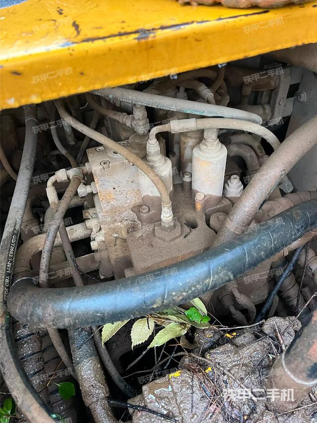 回轉(zhuǎn)馬達和主控閥（整機外觀）