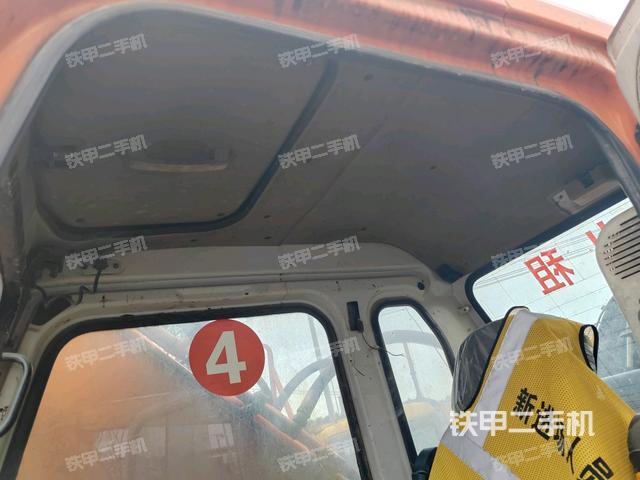 左后方玻璃角標（駕駛室部分）