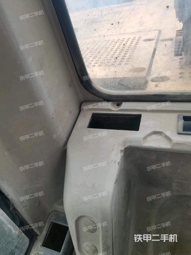 后窗玻璃角標（駕駛室部分）