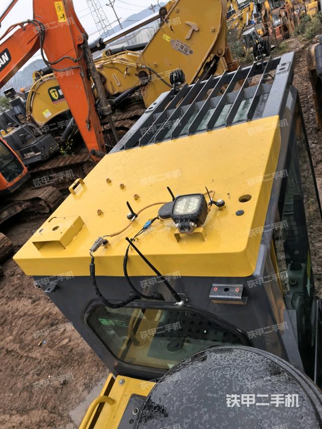 發(fā)動(dòng)機(jī)室（上車部件）