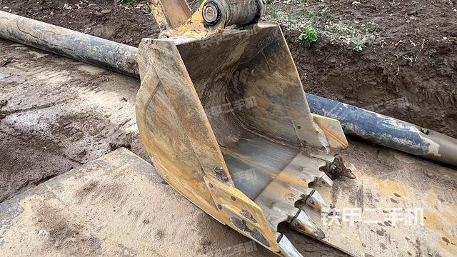 鏟斗右后整體（工作和回轉(zhuǎn)裝置）