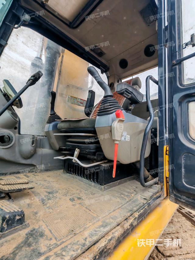 駕駛室整體（整機(jī)外觀）