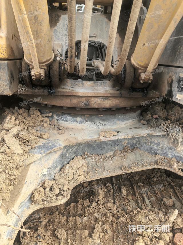 轉盤和下車架正前(工作和回轉裝置) 轉盤和下車架正前(工作和回轉裝置)