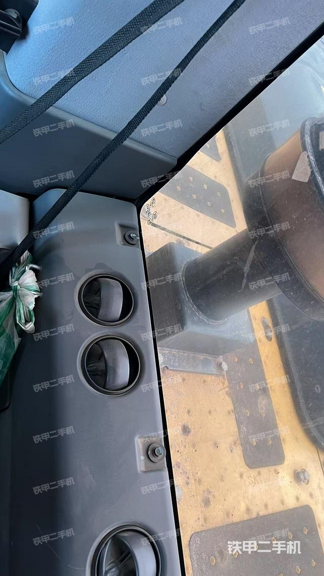 后窗玻璃角標(biāo)（駕駛室部分）