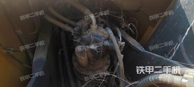 回轉(zhuǎn)馬達(dá)和主控閥（整機(jī)外觀）