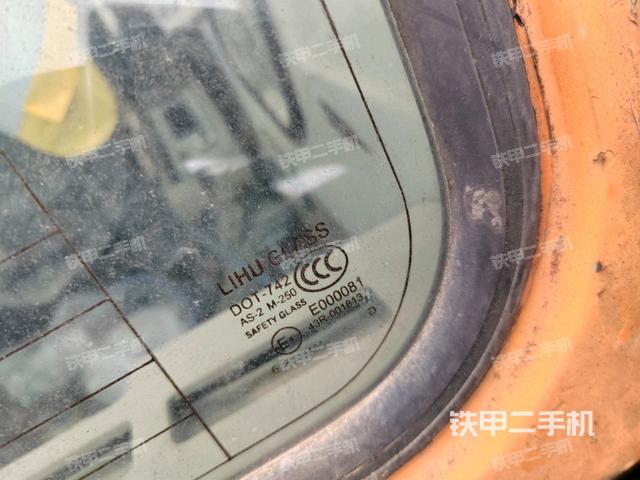 后窗玻璃角標（駕駛室部分）