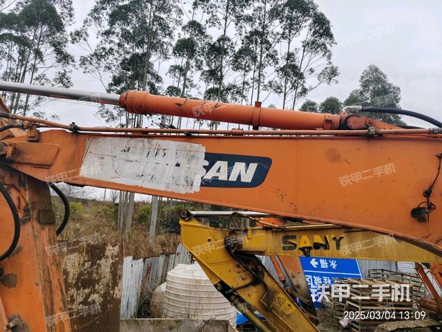 鏟斗右后整體（工作和回轉(zhuǎn)裝置）