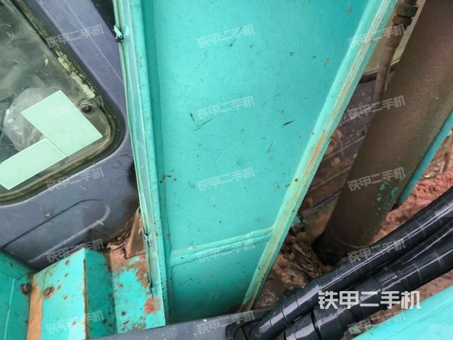 鏟斗右后整體(工作和回轉(zhuǎn)裝置) 鏟斗右后整體(工作和回轉(zhuǎn)裝置)
