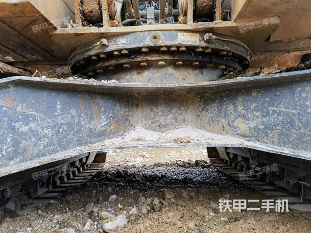 轉(zhuǎn)盤和下車架正前(工作和回轉(zhuǎn)裝置) 轉(zhuǎn)盤和下車架正前(工作和回轉(zhuǎn)裝置)