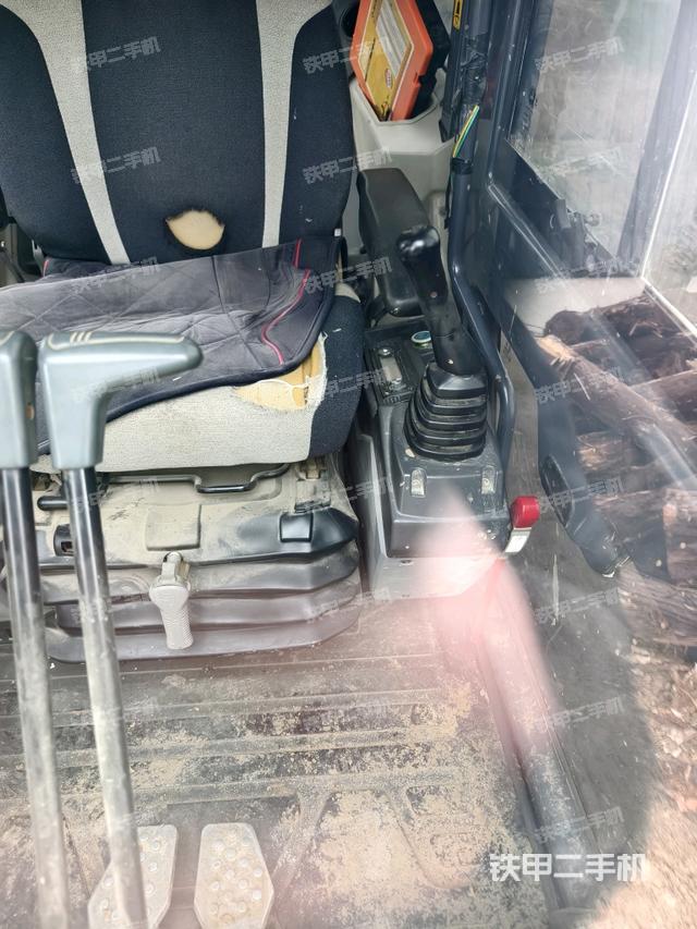 座椅左側(cè)控制臺(tái)/音響/含左手柄（駕駛室部分）