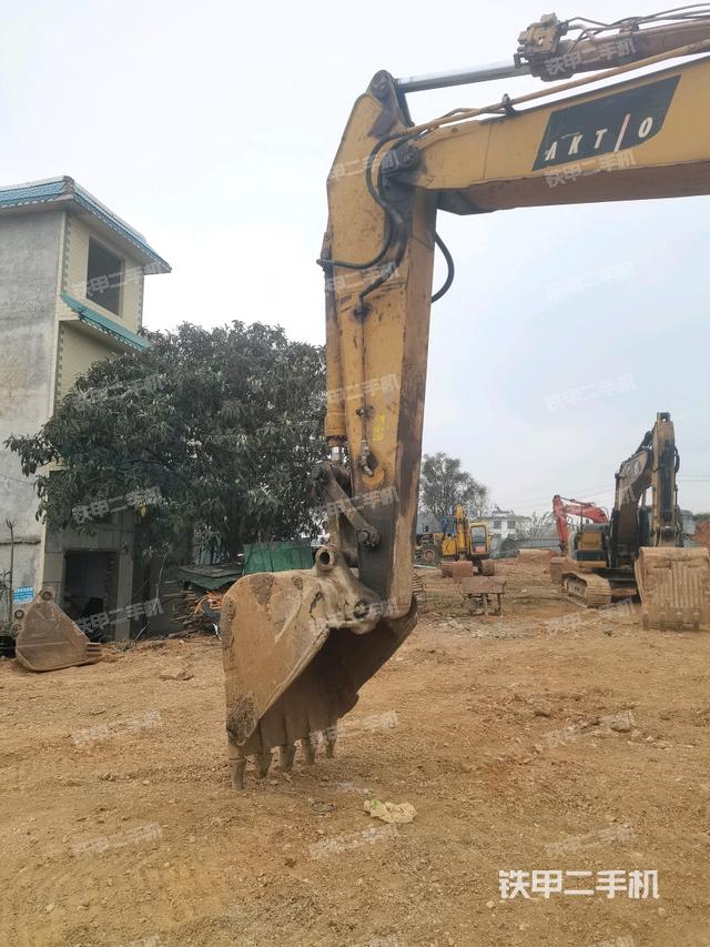 大臂油缸整體?豎拍（工作和回轉(zhuǎn)裝置）