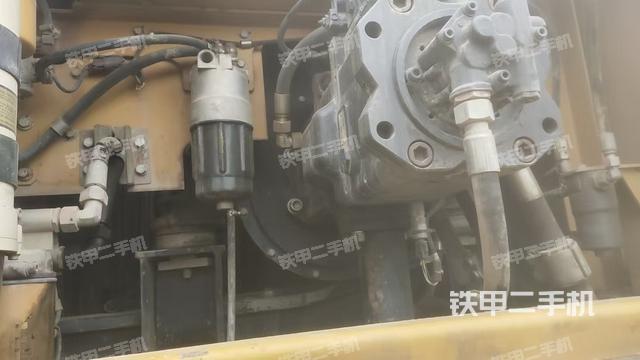 液壓泵艙室正面整體（整機(jī)外觀）