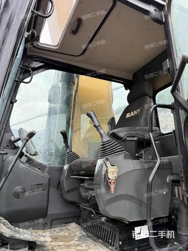 駕駛室整體（整機(jī)外觀）