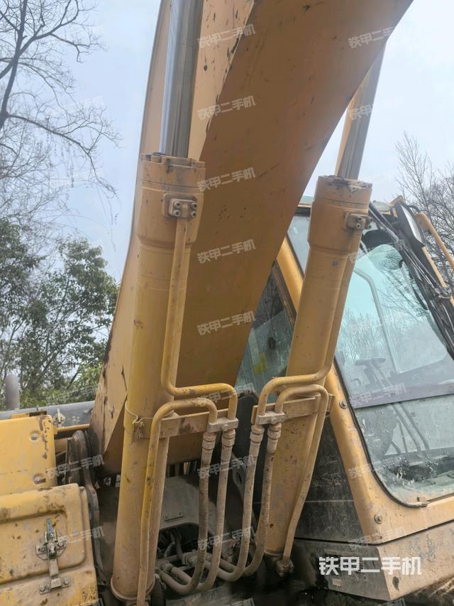 大臂油缸整體?豎拍(工作和回轉裝置) 大臂油缸整體?豎拍(工作和回轉裝置)