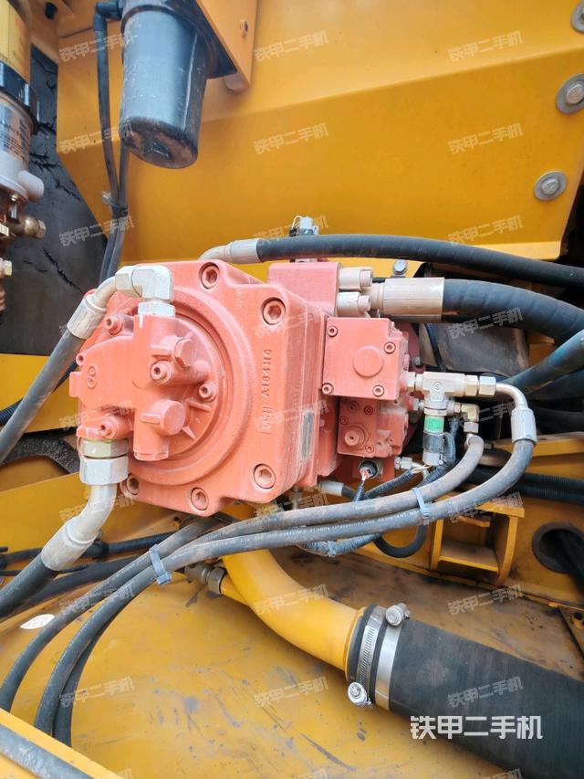 駕駛室頂部（整機外觀）