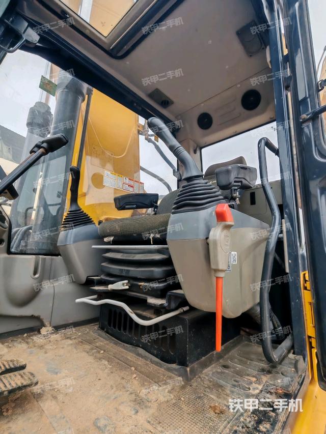 駕駛室整體（整機外觀）