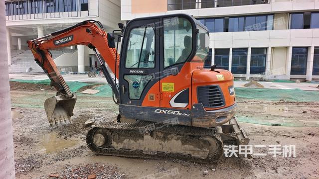 斗山DX60E-9CN挖掘机的设备实拍-第3张实拍照片
