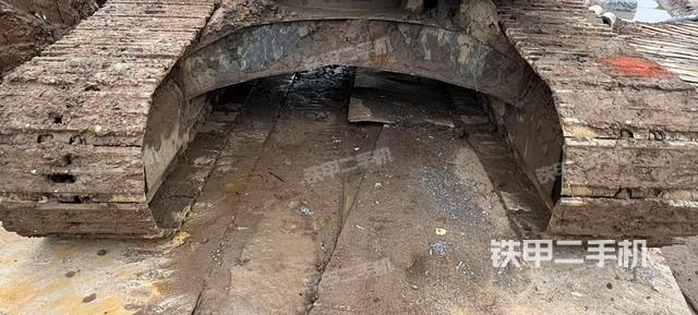 轉(zhuǎn)盤和下車架正前（工作和回轉(zhuǎn)裝置）