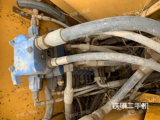 回轉(zhuǎn)馬達(dá)和主控閥（整機(jī)外觀）