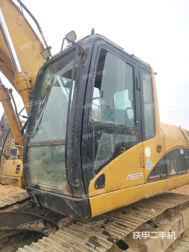 駕駛室左前45度（駕駛室部分）