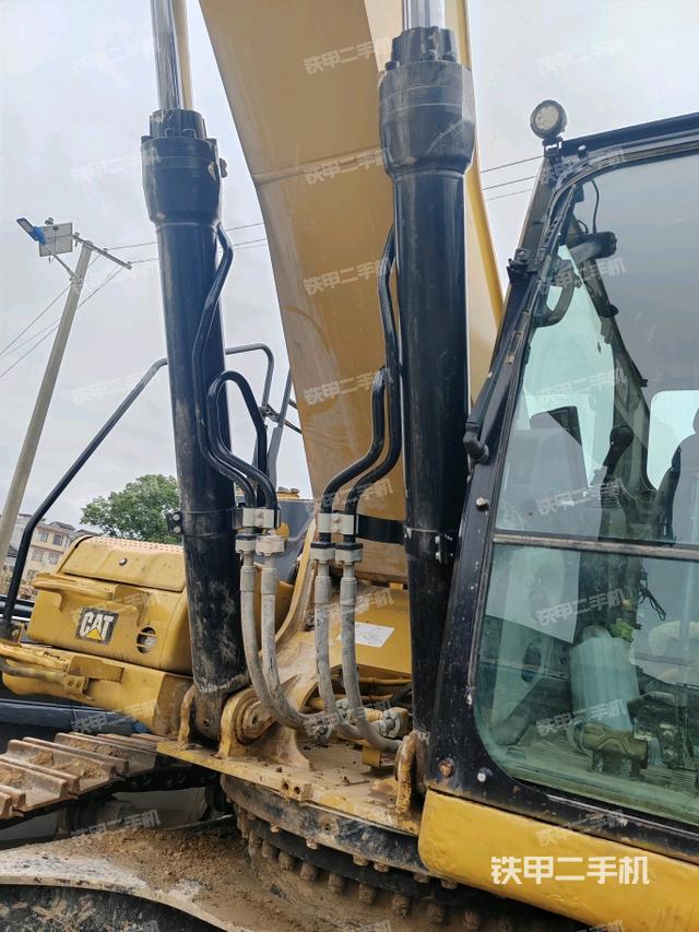 轉(zhuǎn)盤和下車架正前（工作和回轉(zhuǎn)裝置）