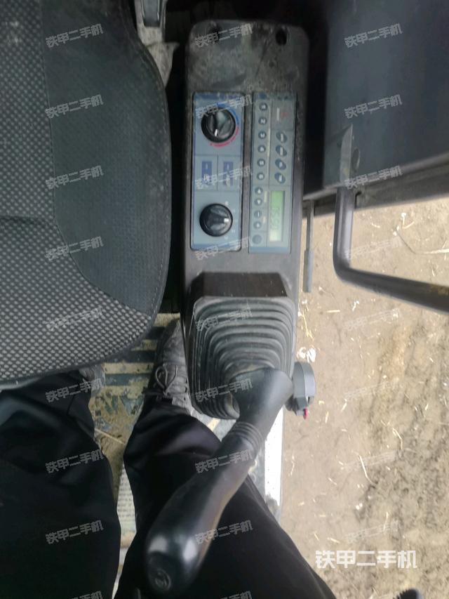 座椅左側(cè)控制臺(tái)/音響/含左手柄（駕駛室部分）