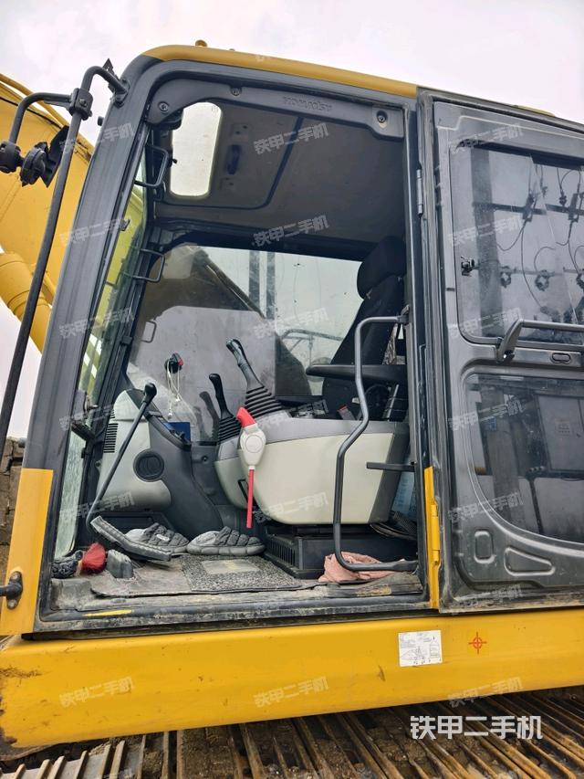 左后方玻璃角標(biāo)（駕駛室部分）