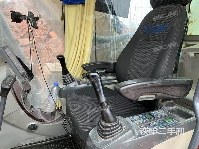 駕駛室整體（整機(jī)外觀）