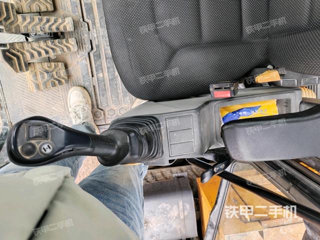 后窗玻璃角標（駕駛室部分）