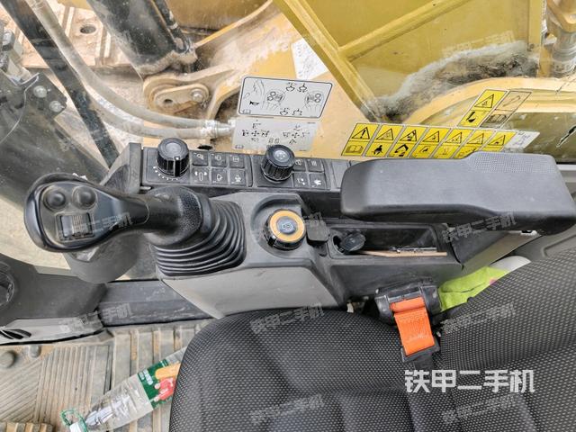 座椅右側(cè)控制臺/鑰匙門/油門/含右手柄（駕駛室部分）