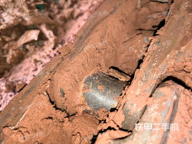 左側(cè)履帶整體?(行走機(jī)構(gòu)) 左側(cè)履帶整體?(行走機(jī)構(gòu))