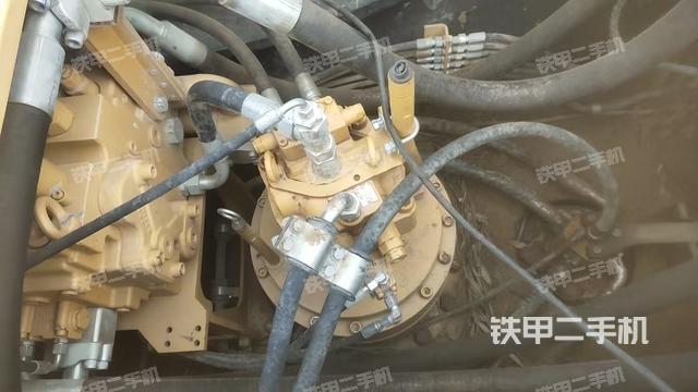 回轉(zhuǎn)馬達(dá)和主控閥（整機(jī)外觀）