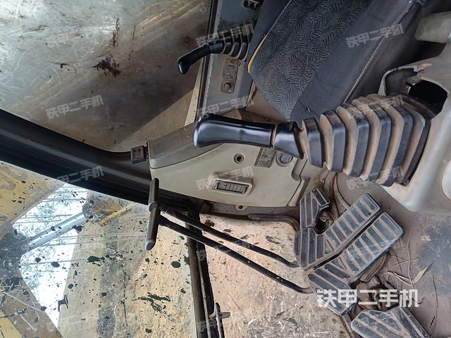 駕駛室整體（整機(jī)外觀(guān)）