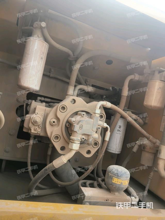 液壓泵斜45?右(大件艙室) 液壓泵斜45?右(大件艙室)