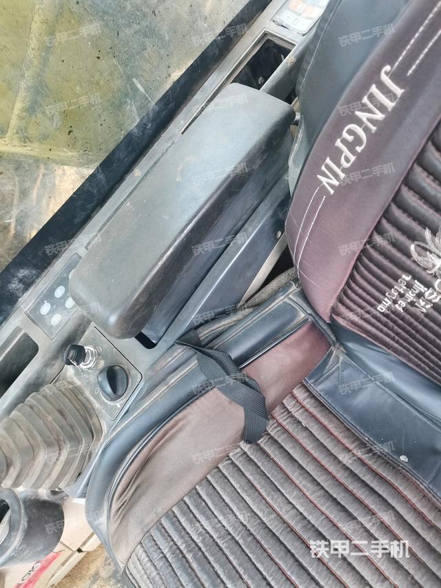 座椅右側(cè)控制臺/鑰匙門/油門/含右手柄（駕駛室部分）