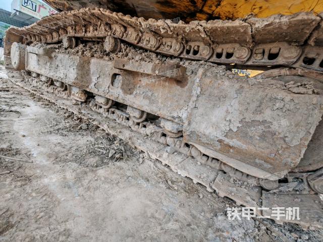 液壓泵艙室正面整體（整機(jī)外觀）