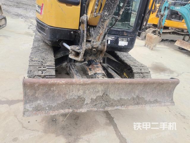 轉盤和下車架正前(工作和回轉裝置) 轉盤和下車架正前(工作和回轉裝置)