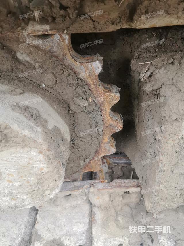 右驅(qū)動(dòng)輪（行走機(jī)構(gòu)）