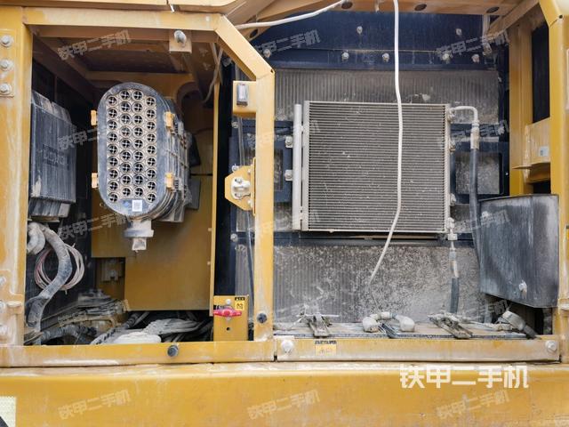 散熱器正面(大件艙室) 散熱器正面(大件艙室)