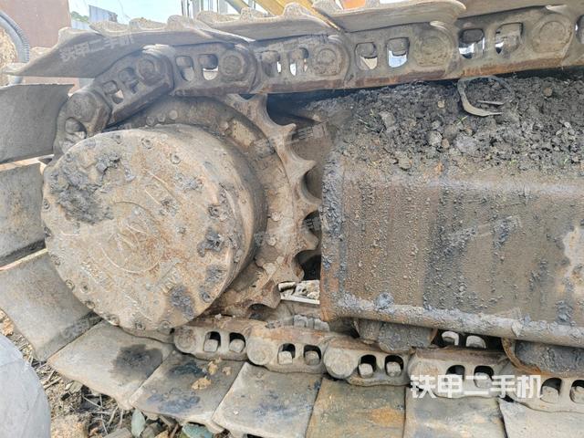 右驅(qū)動輪（行走機構(gòu)）