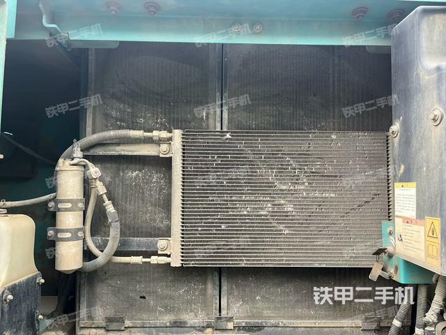散熱器正面(大件艙室) 散熱器正面(大件艙室)