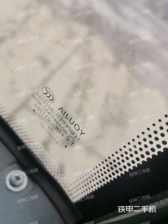 后窗玻璃角標(駕駛室部分) 后窗玻璃角標(駕駛室部分)