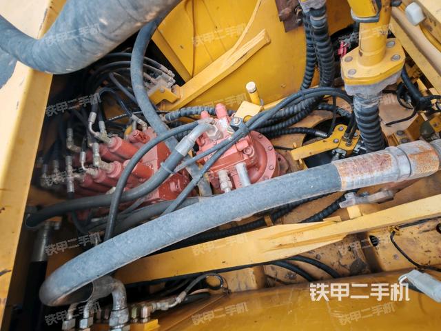 回轉(zhuǎn)馬達和主控閥（整機外觀）