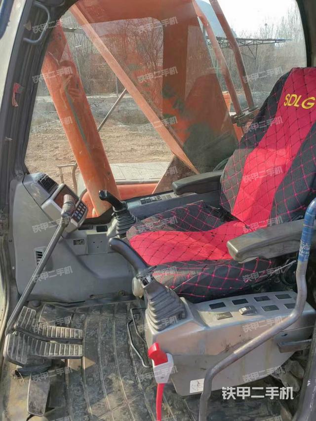 驾驶室整体（整机外观）