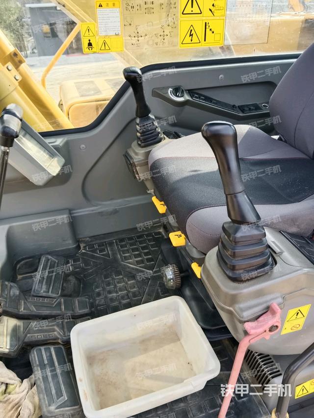 駕駛室整體（整機(jī)外觀）