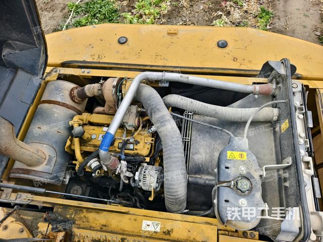 發(fā)動(dòng)機(jī)室（上車(chē)部件）