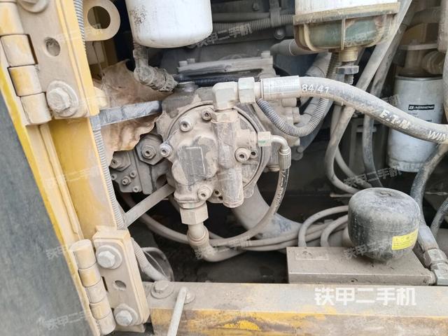 液壓泵艙室正面整體(整機(jī)外觀) 液壓泵艙室正面整體(整機(jī)外觀)