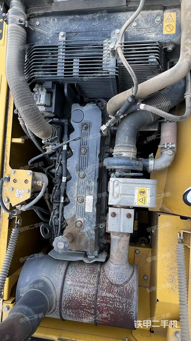 發(fā)動(dòng)機(jī)室（上車部件）