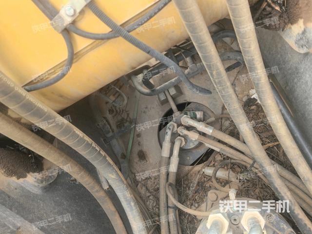 中央回轉接頭特寫(上車部件) 中央回轉接頭特寫(上車部件)