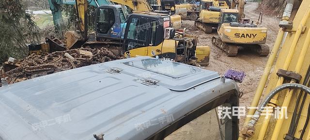 驾驶室顶部（整机外观）